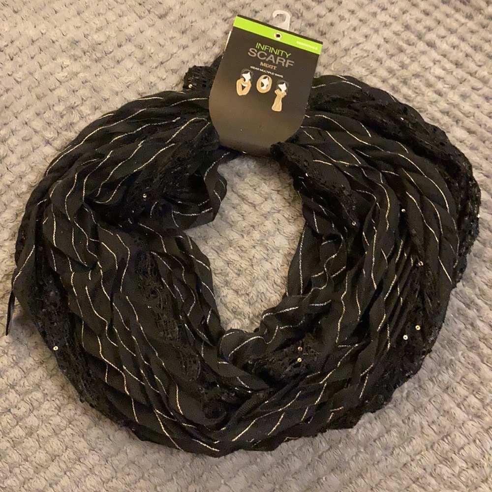 NWT infinity scarf